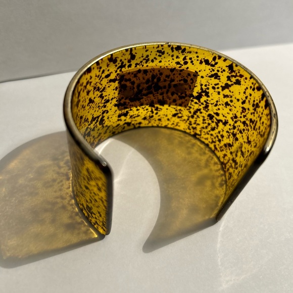 Tortoise shell style cuff bracelet - Picture 3 of 4